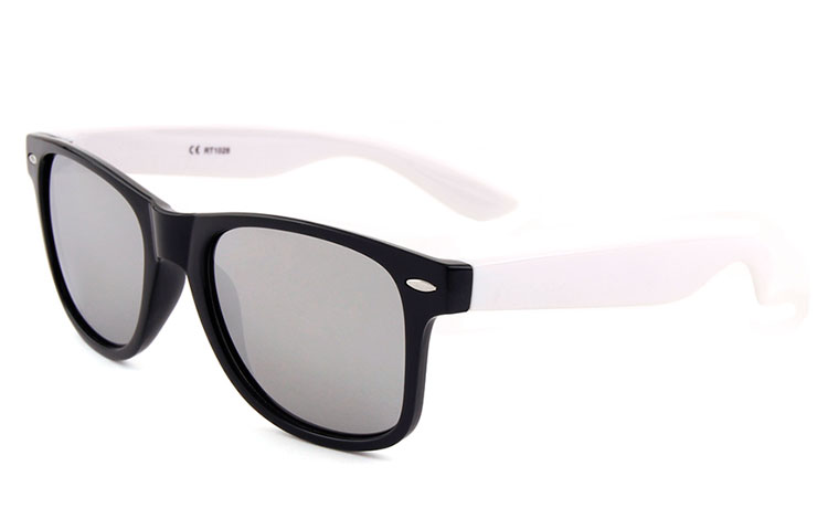 Wayfarer solbrille i sort og hvid med spejlglas
