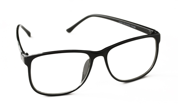 Flot og enkelt brille i sort firkantet design