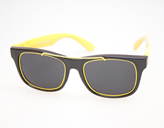 Wayfarer agtig solbrille med gul metal