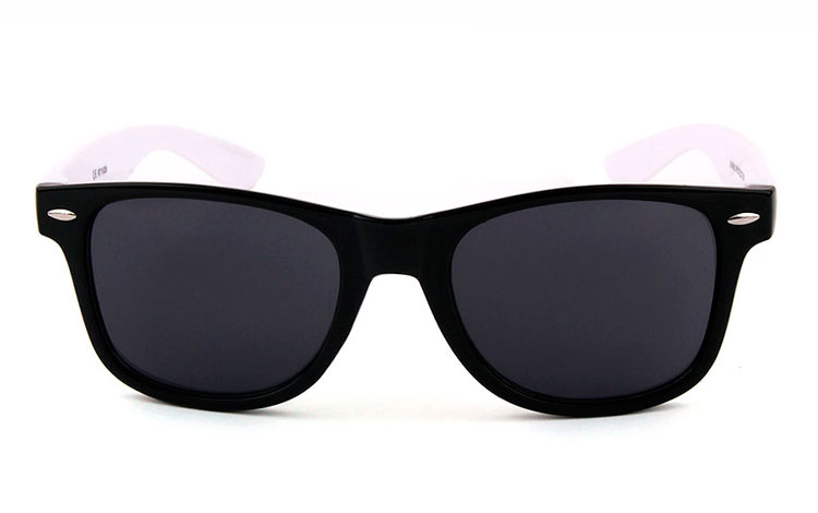 Sort og hvid wayfarer solbrille, unisex model - sunlooper.dk - billede 2