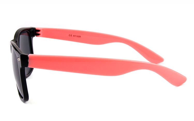 Sort og baby-lyserød wayfarer solbrille - sunlooper.dk - billede 3