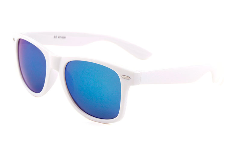 Hvid solbrille med blålige spejlglas