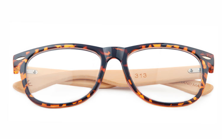 Brun wayfarer brille med klart glas og bambus stænger - sunlooper.dk - billede 3