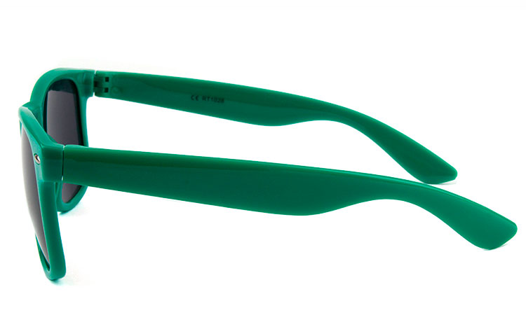 Solbrille i wayfarer design i grønt stel - sunlooper.dk - billede 3