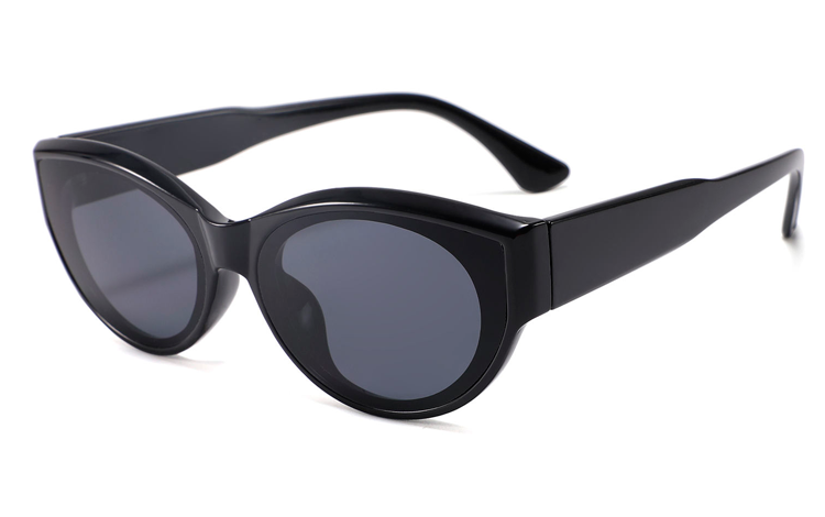 Rå men feminin cat-eye solbrille i kraftigt design