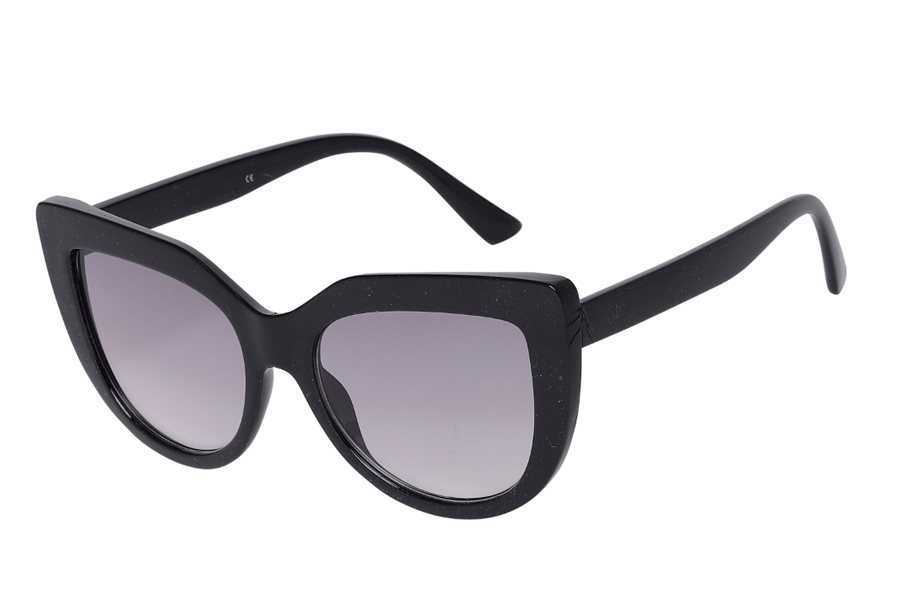 Flot feminin solbrille i kraftigt cateye / katteøje design.