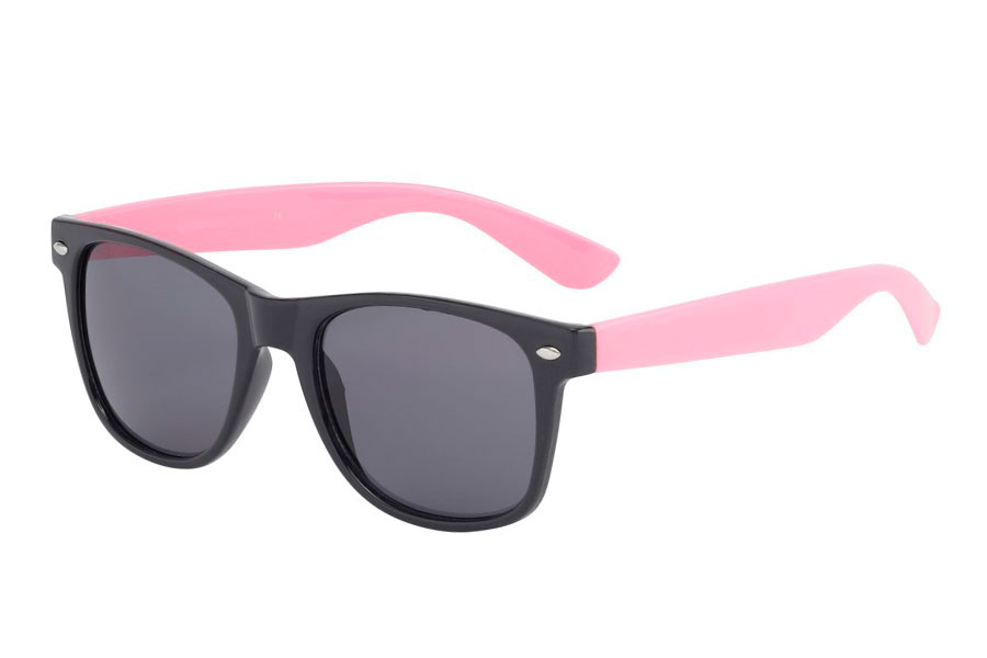 Sort og pink solbrille i wayfarer look