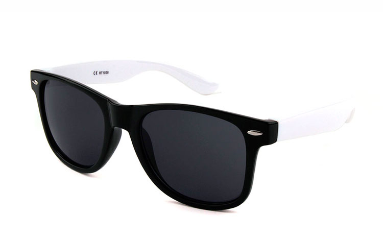 Sort og hvid wayfarer solbrille, unisex model - Design nr. 3485