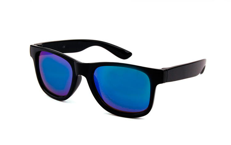 BØRNE wayfarer solbrille i sort med blå glas - Design nr. 4424