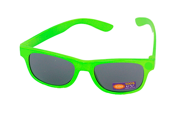 BØRNE solbrille i grønt wayfarer stel. - Design nr. 4429