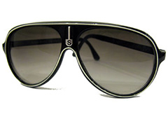 Sort solbrille med hvid streg