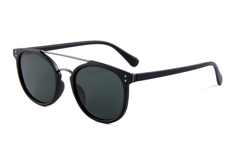 Solbrile i smart og enkelt design med dobbelt næsebro. - Design nr. s3900